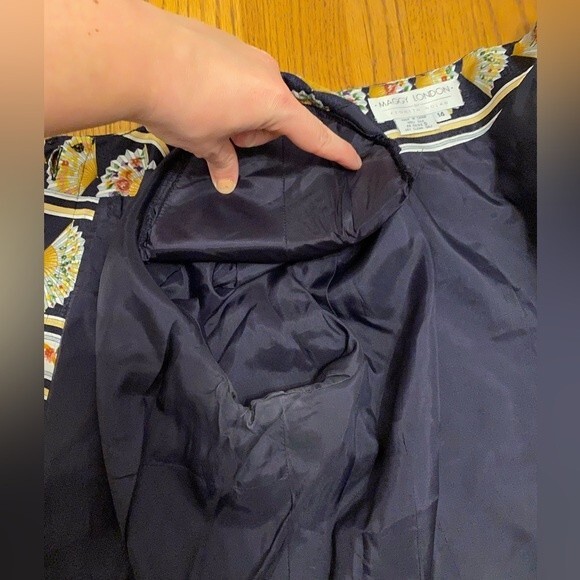 Maggy London Vintage 100% Silk Fan Pattern Skirt and Buttoned Top Set - Picture 6 of 16